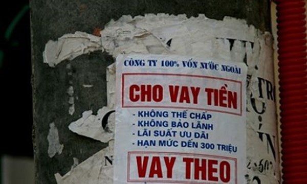 Quảng c&aacute;o vay tiền nhanh nhất th&ocirc;ng qua 't&iacute;n dụng đen' lan tr&agrave;n tr&ecirc;n phố