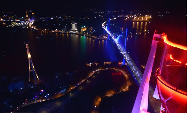 Cảnh đẹp lộng lẫy của thành phố trong tầm nhìn của vòng quay Mặt Trời. Ảnh Trí Thức Trẻ