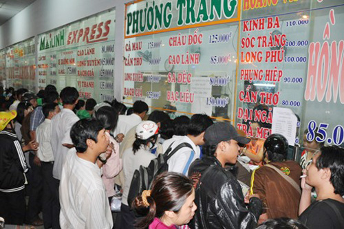 Nhu cầu mua v&eacute; t&agrave;u xe của người d&acirc;n tăng cao dịp 2/9