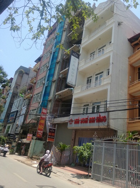 C&ograve;n đối với c&ocirc;ng tr&igrave;nh 138 phố Ho&agrave;ng Ng&acirc;n n&agrave;y th&igrave; chẳng cần đảm bảo an to&agrave;n g&igrave;? 