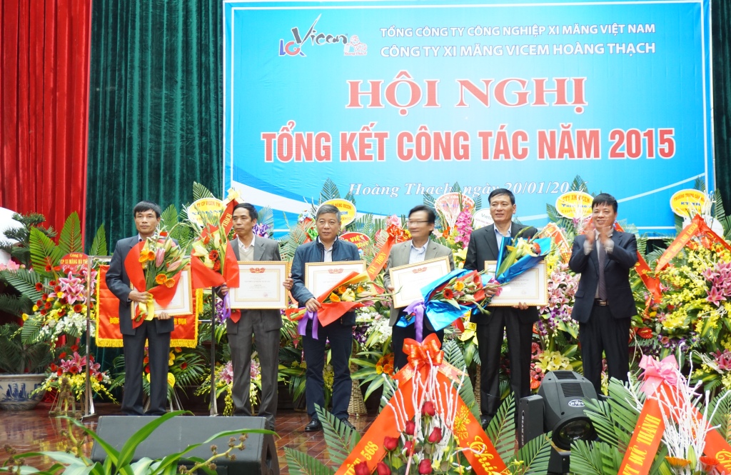 Nhờ kh&ocirc;ng ngừng n&acirc;ng cao năng suất chất lượng, VICEM Ho&agrave;ng Thạch tiếp tục giữ vững vị thế h&agrave;ng đầu trong năm 2015