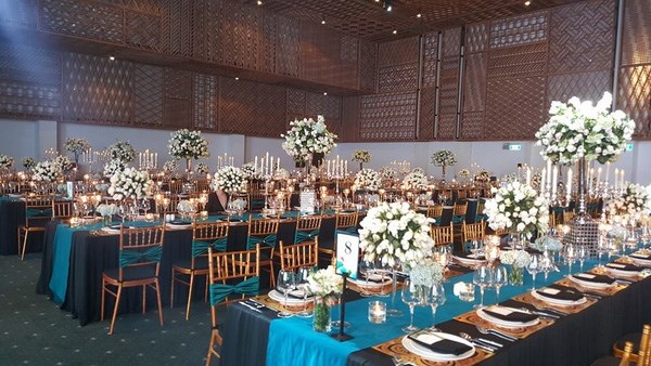 Victor Vũ, Đinh Ngọc Diệp &lsquo;khoe&rsquo; đ&aacute;m cưới đẹp như mơ