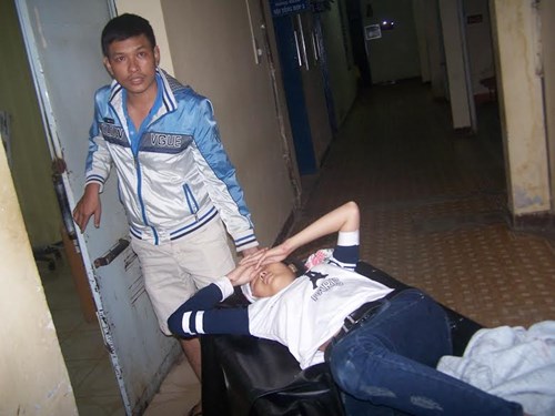 Một nạn nhân trong vụ Viện trưởng VKSND huyện Tu Mơ Rộng (Kon Tum) lái ‘xe điên’ gây tai nạn giao thông liên tiếp Một nạn nhân trong vụ Viện trưởng VKSND huyện Tu Mơ Rộng (Kon Tum) lái ‘xe điên’ gây tai nạn giao thông liên tiếp
