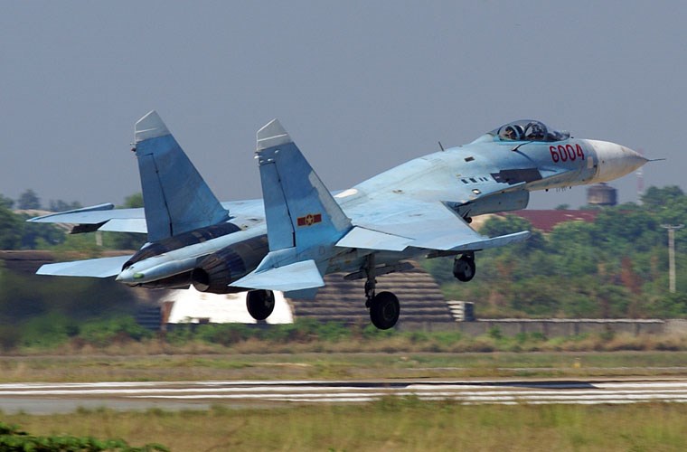 Ti&ecirc;m k&iacute;ch Su-27 phục vụ Qu&acirc;n đội Nh&acirc;n d&acirc;n Việt Nam từ những năm 1990