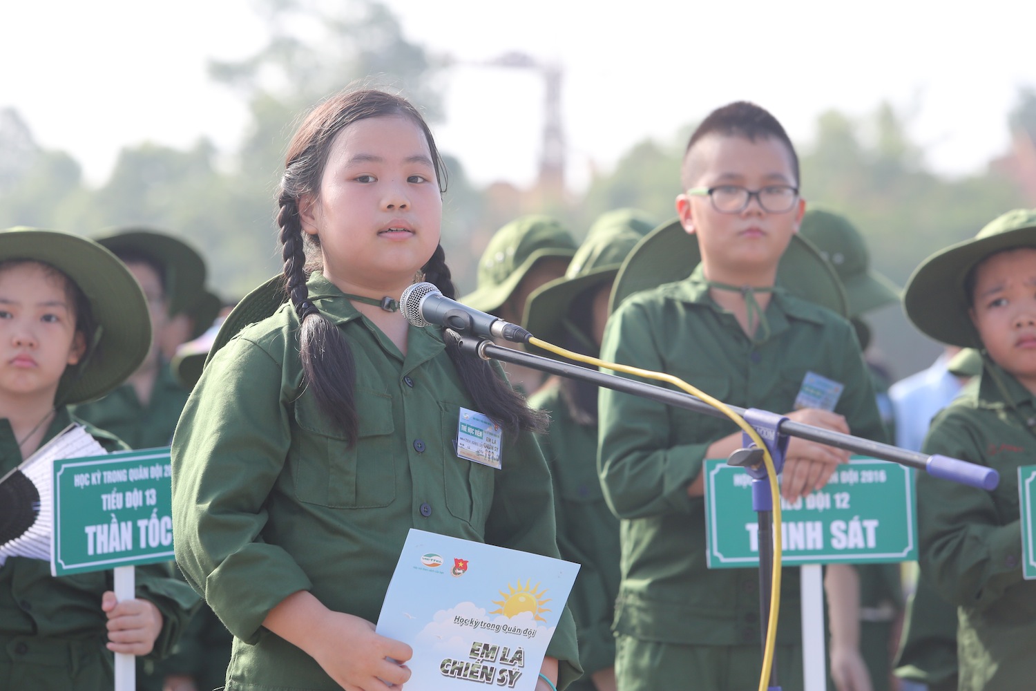 Cũng phát biểu trước khi 'nhập ngũ', có kém gì so với các chú bộ đội thật đâu nhỉ...