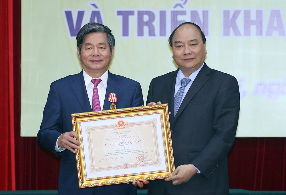 Thủ tướng Nguyễn Xu&acirc;n Ph&uacute;c dự Hội nghị tổng kết c&ocirc;ng t&aacute;c năm 2016 v&agrave; triển khai nhiệm vụ năm 2017 của Bộ Kế hoạch v&agrave; Đầu tư (KH&ĐT). 