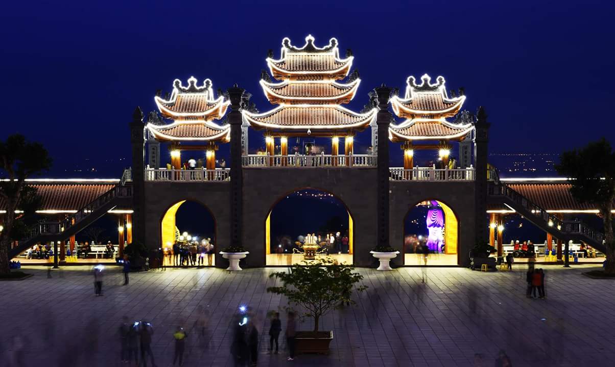 chùa ba vàng về đêm chùa ba vàng về đêm