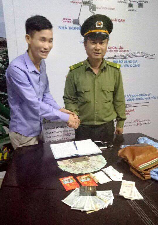 trả lại đồ bị mất cho du khách ở yên tử trả lại đồ bị mất cho du khách ở yên tử