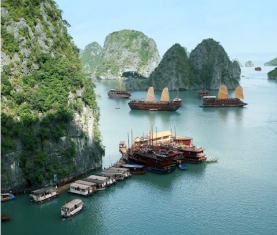 tăng gi&aacute; v&eacute; tham quan vịnh hạ long