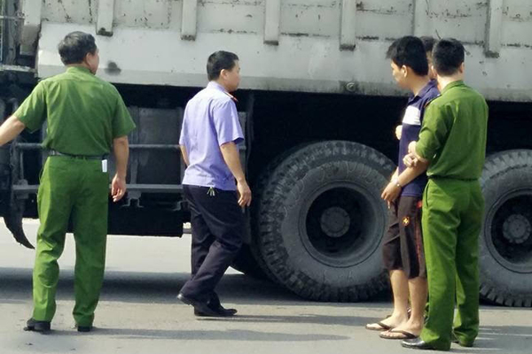 cướp điện thoại