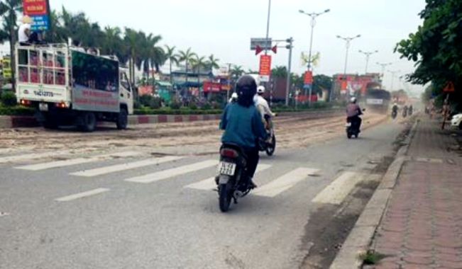 xe chở đất gây ô nhiễm môi trường ở uông bí xe chở đất gây ô nhiễm môi trường ở uông bí