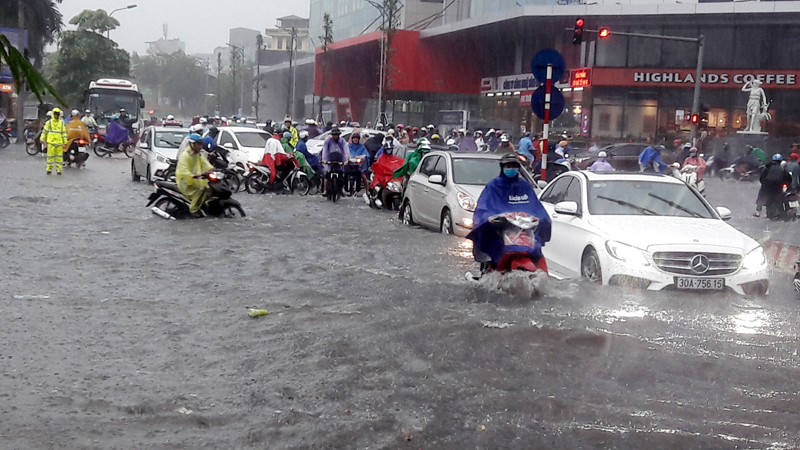 ngập lụt ở h&agrave; nội