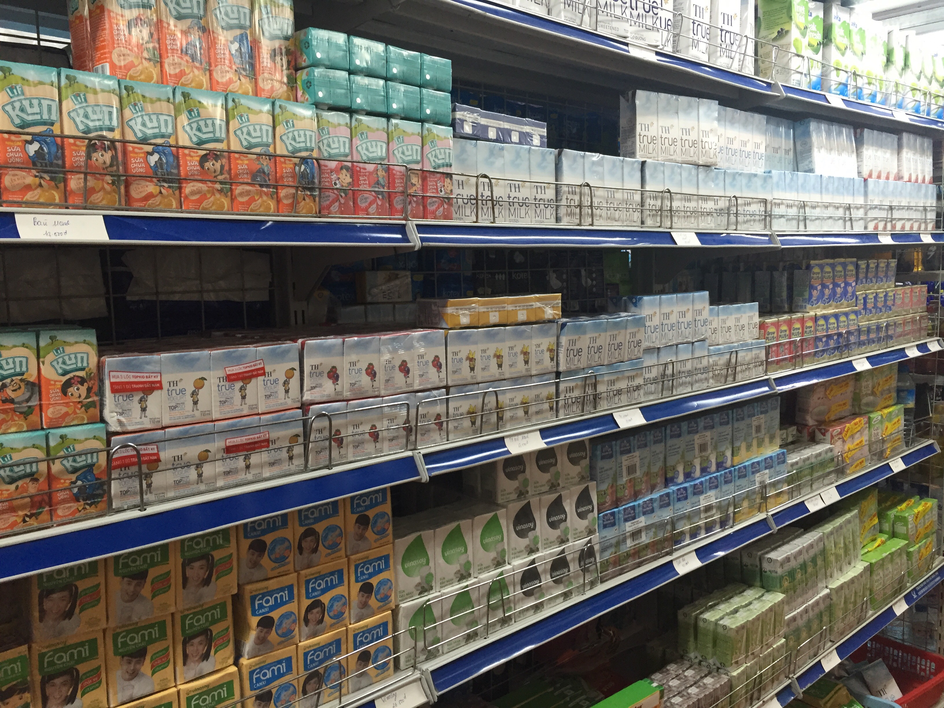 70% sữa tr&ecirc;n thị trường kh&ocirc;ng phải sữa tươi