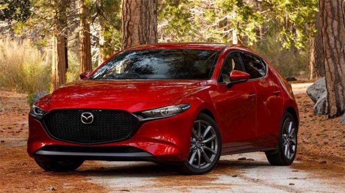 Mazda3 Sport sau khi được giảm 70 triệu đồng gi&aacute; lăn b&aacute;nh rẻ bất ngờ chỉ v&agrave;i trăm triệu