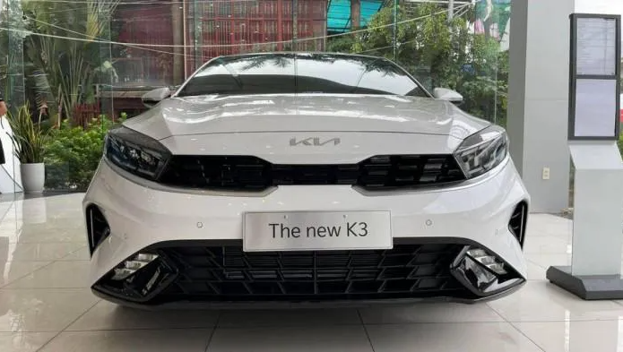 Kia K3 'đẹp long lanh' chỉ từ hơn 600 triệu đồng sau khi được giảm 50% lệ ph&iacute; trước bạ 