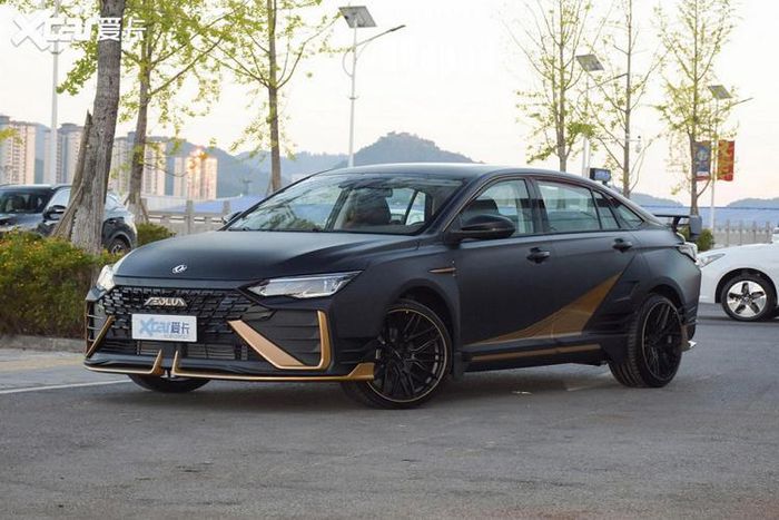Dongfeng Aeolus Yixuan 2022 kiểu d&aacute;ng thể thao chỉ hơn 400 triệu đồng