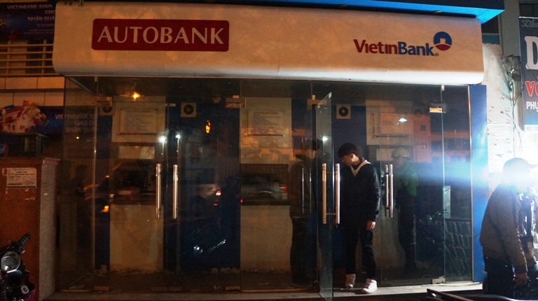c&acirc;y ATM của Ng&acirc;n h&agrave;ng Vietinbank li&ecirc;n tục bị hết tiền