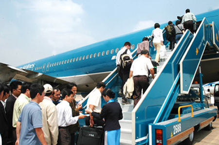 Nghi bu&ocirc;n lậu v&agrave;ng, phi c&ocirc;ng v&agrave; tiếp vi&ecirc;n Vietnam Airlines bị bắt tại H&agrave;n Quốc 