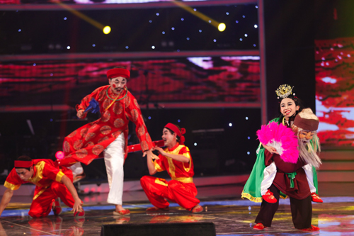 Cậu b&eacute; Thị Mầu khiến ban gi&aacute;m khảo Vietnam's Got Talent