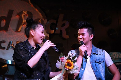 Thu Minh b&ecirc;n học tr&ograve; Trọng Hiếu