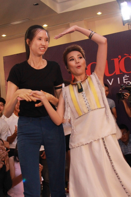 Thanh Hằng bất ngờ với chiều cao khủng của th&iacute; sinh tham gia Vietnam's Next Top Model năm nay