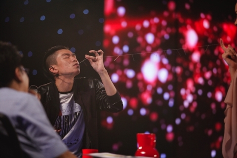 T&acirc;́n Phát bi&ecirc;̉u di&ecirc;̃n màn ảo thu&acirc;̣t nu&ocirc;́t kim trong vòng loại Vietnam's Got Talent