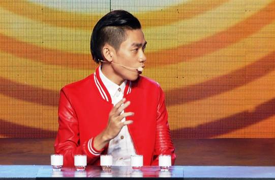 Sự c&ocirc;́ u&ocirc;́ng nh&acirc;̀m ly axit của T&acirc;́n Phát tr&ecirc;n s&acirc;n kh&acirc;́u Vietnam's Got Talent t&ocirc;́i ngày 11 tháng 1