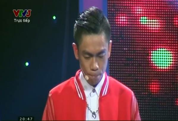 Gương mặt bi&ecirc;́n sắc khi u&ocirc;́ng nh&acirc;̀m aixt của T&acirc;́n Phát tr&ecirc;n s&acirc;n kh&acirc;́u Vietnam's Got Talent