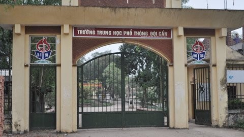 Theo hiệu trưởng Trường THPT Đội Cấn Phan Hữu Tươi: &ldquo;Hiện trường chỉ c&ograve;n 20-30 HS học k&eacute;m những vẫn muốn đăng k&yacute; thi ĐH. Trường đang t&iacute;ch cực vận động để c&aacute;c em thay đổi quyết định cho hợp l&yacute;&rdquo;.