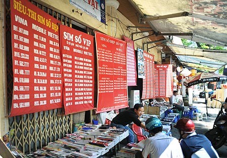 Bộ Th&ocirc;ng tin v&agrave; Truyền th&ocirc;ng y&ecirc;u cầu chấm dứt việc sử dụng SIM đa năng để đăng k&yacute; th&ocirc;ng tin thu&ecirc; bao. Ảnh: N. Nam