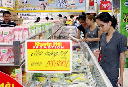 C&aacute;c si&ecirc;u thị ở H&agrave; Nội đua nhau khuyến m&atilde;i dịp 30/4- 1/5