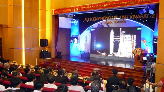 Quang cảnh lễ ph&oacute;ng vệ tinh Vinasat-2 tại VNPT. ảnh TT.