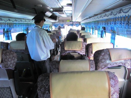 Xe kh&aacute;ch chất lượng cao của Hải &Acirc;u, Ho&agrave;ng Long lu&ocirc;n vắng kh&aacute;ch v&igrave; bị ch&egrave;n &eacute;p, tranh gi&agrave;nh kh&ocirc;ng l&agrave;nh mạnh
