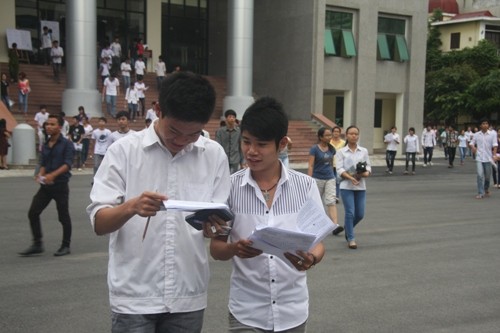 Gần 600.000 th&iacute; sinh tham gia lần thi thứ 2 kỳ thị Đại học , Cao đăng 2012