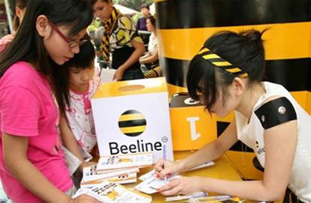Kh&aacute;ch h&agrave;ng t&igrave;m hiểu dịch vụ của Beeline