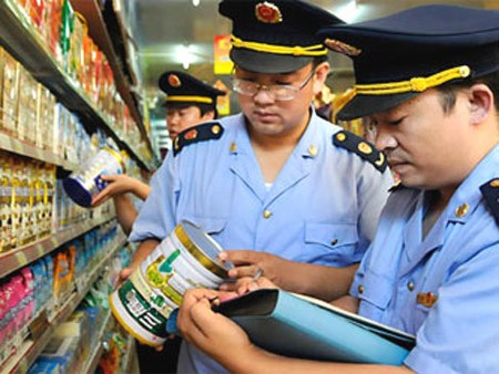 Cơ quan chức năng Trung Quốc kiểm tra chất lượng sữa bột trẻ em