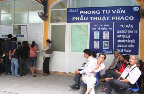 Khu vực d&agrave;nh cho bệnh nh&acirc;n đăng k&iacute; phẫu thuật mắt
