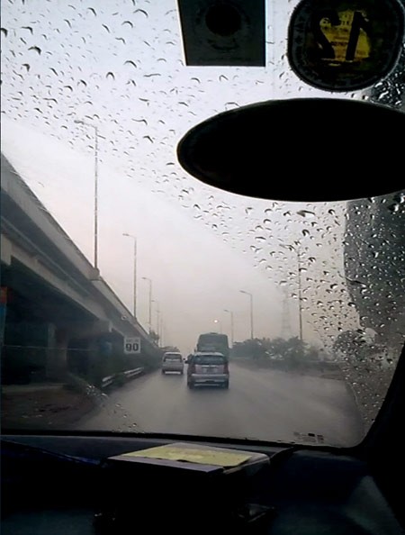 Xe taxi chạy nhưng kh&ocirc;ng bật đồng hồ