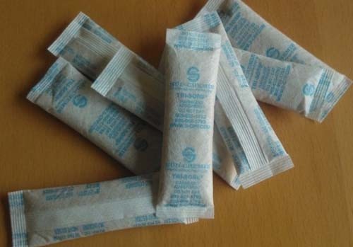 Sử dụng t&uacute;i chống ẩm silica gel