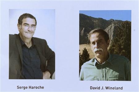 Ch&acirc;n dung 2 nh&agrave; khoa học đoạt giải Nobel Vật l&yacute; 2012