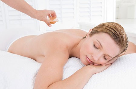 Trong l&uacute;c thị trường qu&agrave; truyền thống đang ế ẩm, th&igrave; dịch vụ l&agrave;m đẹp lại ch&aacute;y h&agrave;ng