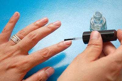 Kh&ocirc;ng &iacute;t chị em đ&atilde; phải lĩnh hậu quả từ việc l&agrave;m "nail" vỉa h&egrave; do kh&ocirc;ng đảm bảo an to&agrave;n
