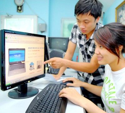 Mua b&aacute;n h&agrave;ng qua mạng n&ecirc;n thận trọng