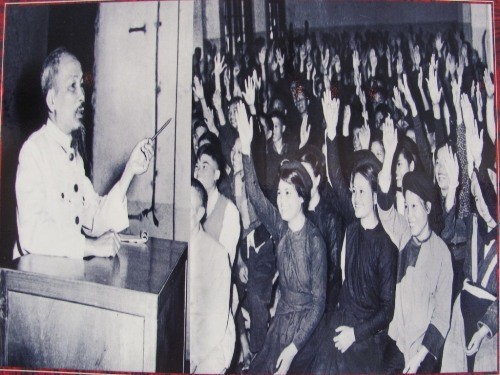 B&aacute;c Hồ thǎm đại biểu gi&aacute;o vi&ecirc;n to&agrave;n miền Bắc năm 1958 ( Ảnh tư liệu)