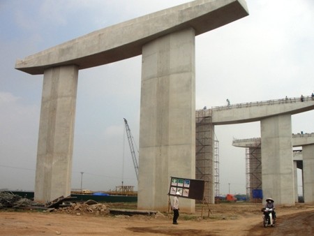 Một g&oacute;c dự &aacute;n cầu Nhật T&acirc;n