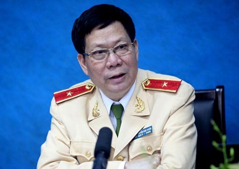 Thiếu tướng Nguyễn Văn Tuy&ecirc;n, Cục trưởng Cục CSGT Đường bộ - đường sắt, Bộ C&ocirc;ng An cho rằng việc CSGT nhận dăm ba chục, một trăm ngh&igrave;n đồng của người tham gia giao th&ocirc;ng chỉ l&agrave; những "ti&ecirc;u cực" chứ kh&ocirc;ng thể n&oacute;i l&agrave; "tham nhũng".