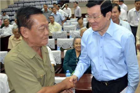 Chủ tịch Nước Trương Tấn Sang tiếp x&uacute;c cử tri Q.4, Q.3 ng&agrave;y 25.11