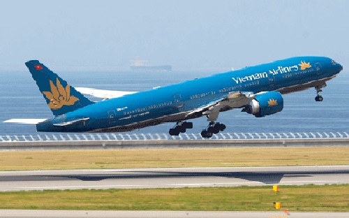 Sau t&aacute;i cơ cấu, ng&agrave;nh nghề kinh doanh ch&iacute;nh của Vietnam Airlines l&agrave; vận chuyển h&agrave;ng kh&ocirc;ng đối với h&agrave;ng kh&aacute;ch, h&agrave;nh l&yacute;, h&agrave;ng h&oacute;a, bưu kiện, bưu phẩm, thư; hoạt động h&agrave;ng kh&ocirc;ng chung...