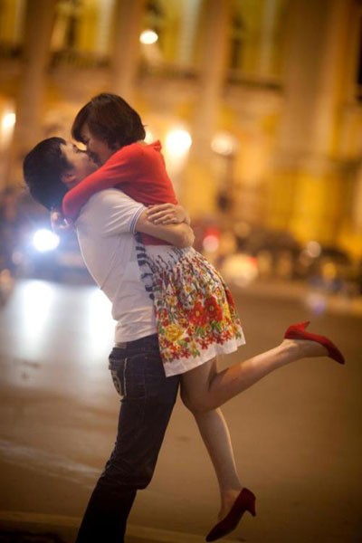 Thay v&igrave; đi chơi như &ldquo;th&ocirc;ng lệ&rdquo;, Valentine năm nay, H&ugrave;ng sẽ ở nh&agrave; canh b&agrave; x&atilde; sắp &ldquo;vỡ chum&rdquo;