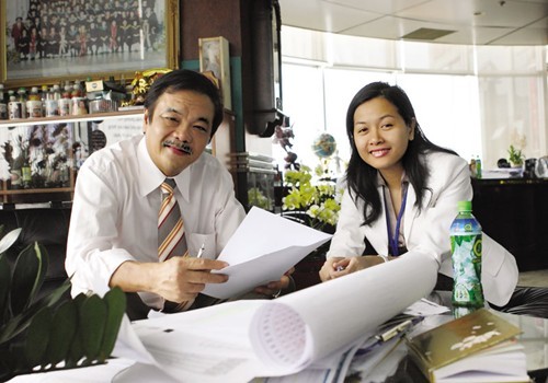 &Ocirc;ng Trần Qu&iacute; Thanh-&ocirc;ng chủ T&acirc;n Hiệp Ph&aacute;t v&agrave; con g&aacute;i Trần Uy&ecirc;n Phương